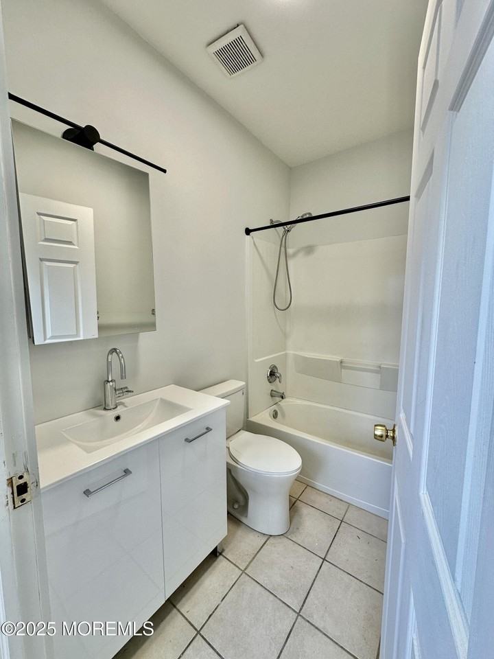 1004 1004 5th Avenue #1 - Photo 5 of 8