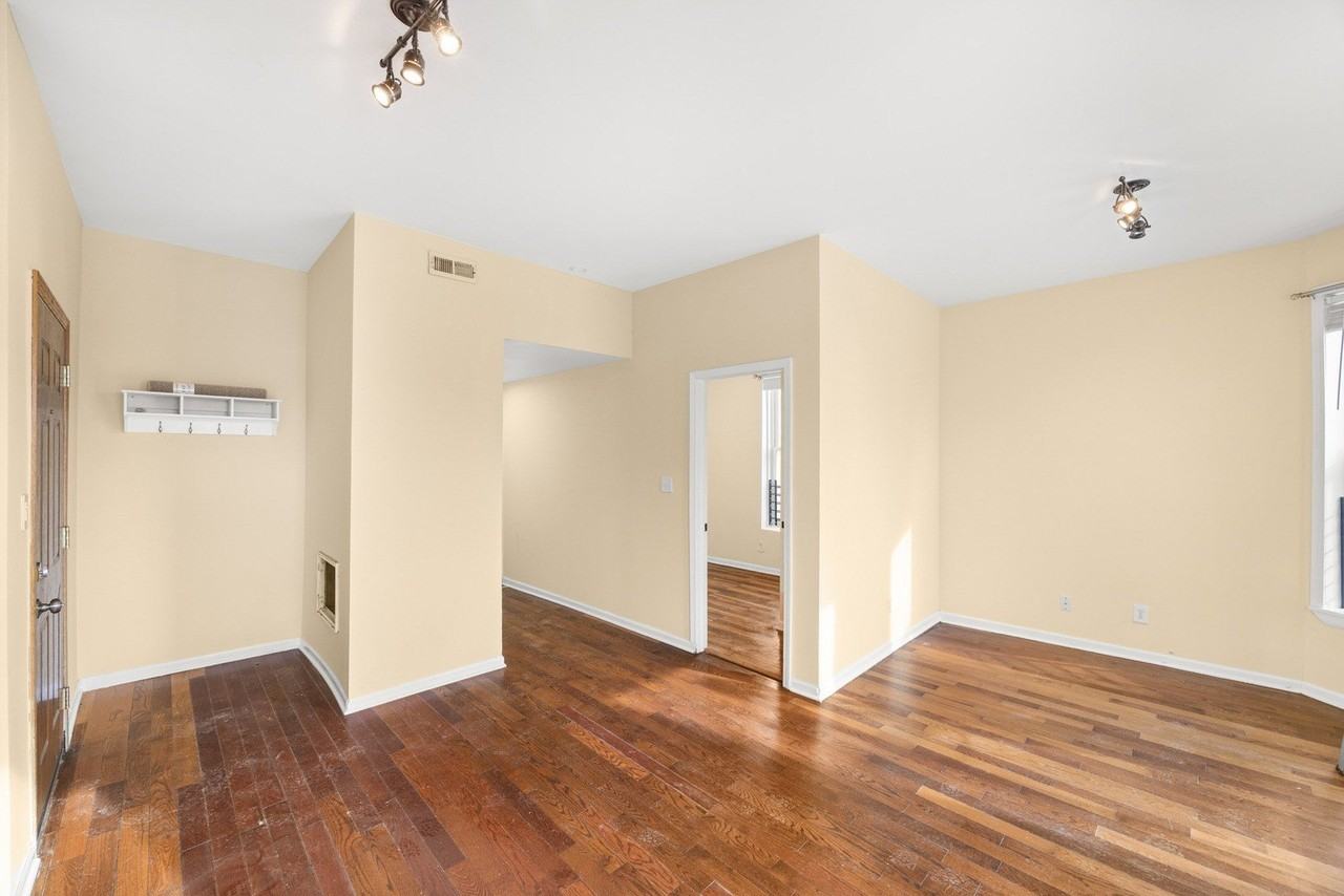 6649 S Rhodes Ave #1S - Photo 3 of 9