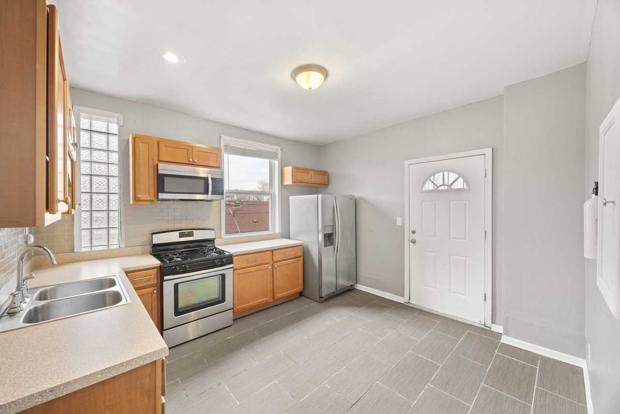 6649 S Rhodes Ave #2N - Photo 6 of 13