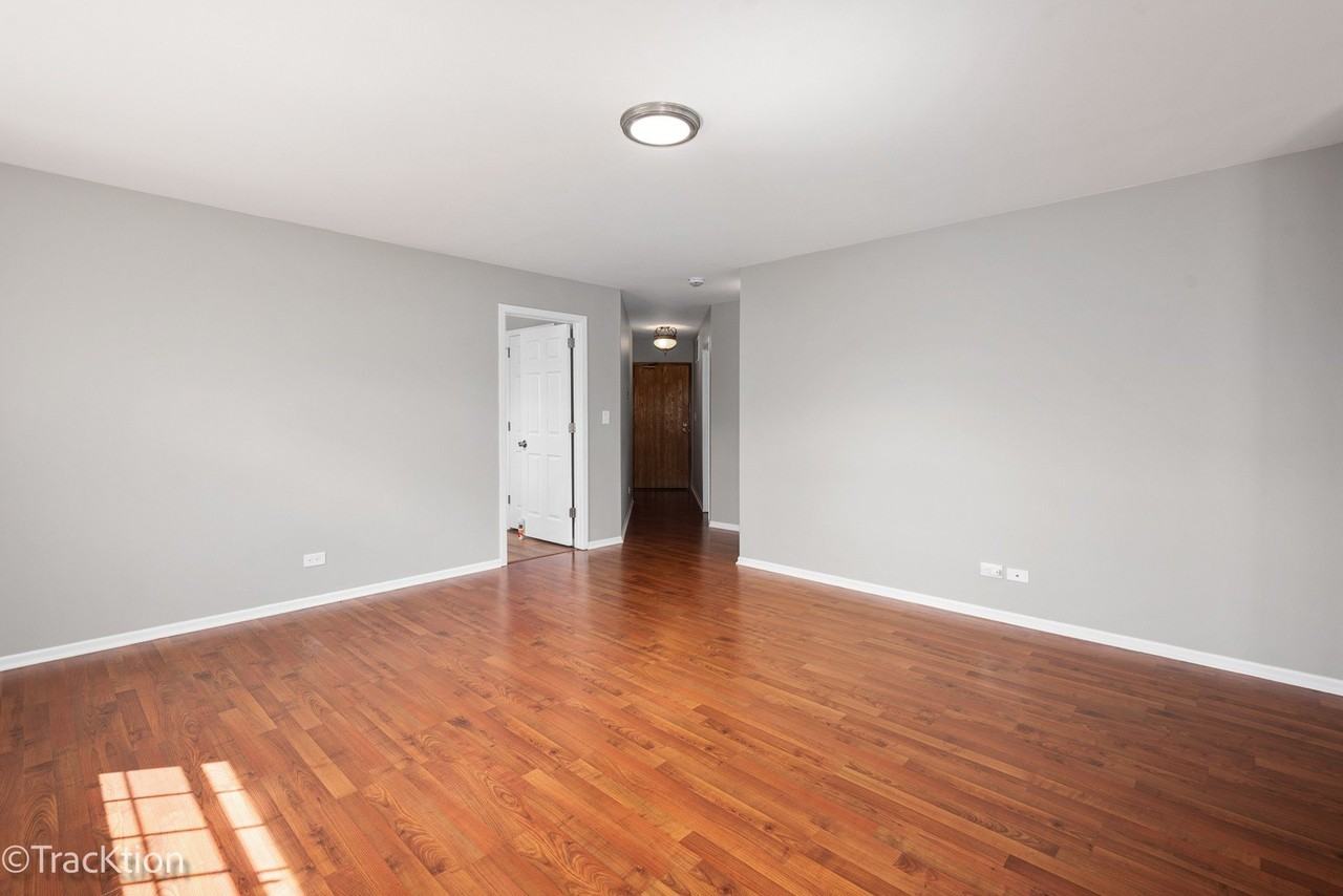 549 E Shag Bark Ln Apt E - Photo 5 of 13