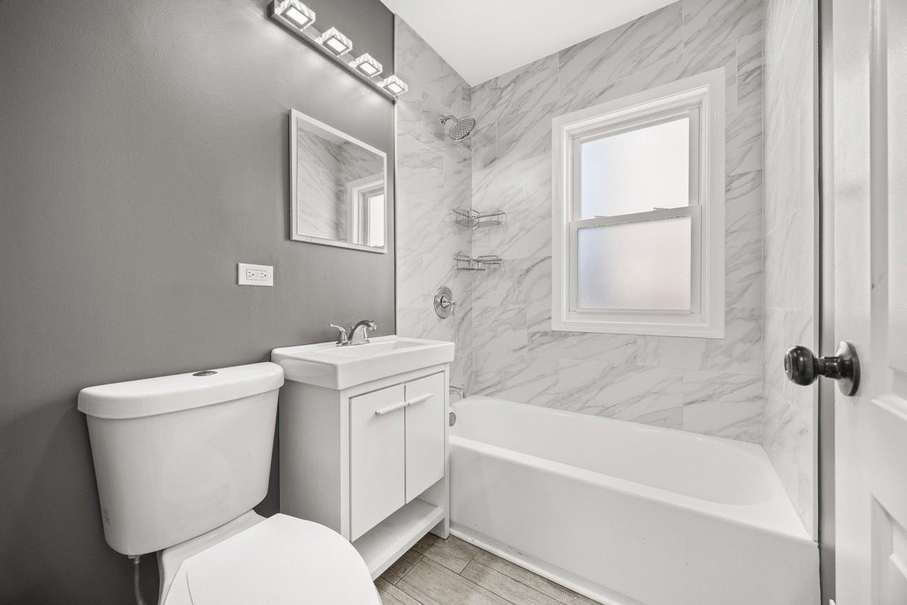 9740 S Prairie Ave - Photo 3 of 19