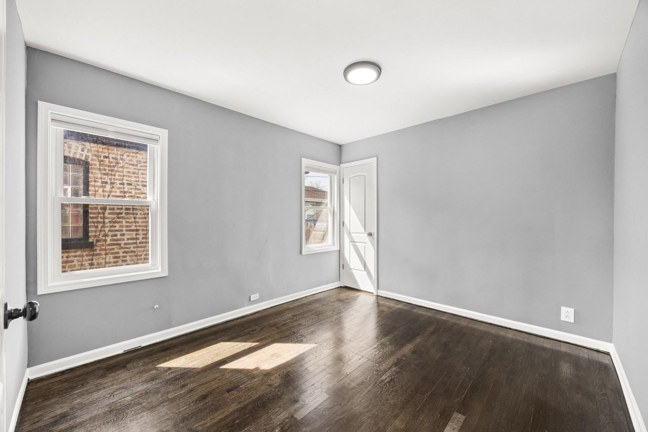 9740 S Prairie Ave - Photo 5 of 19