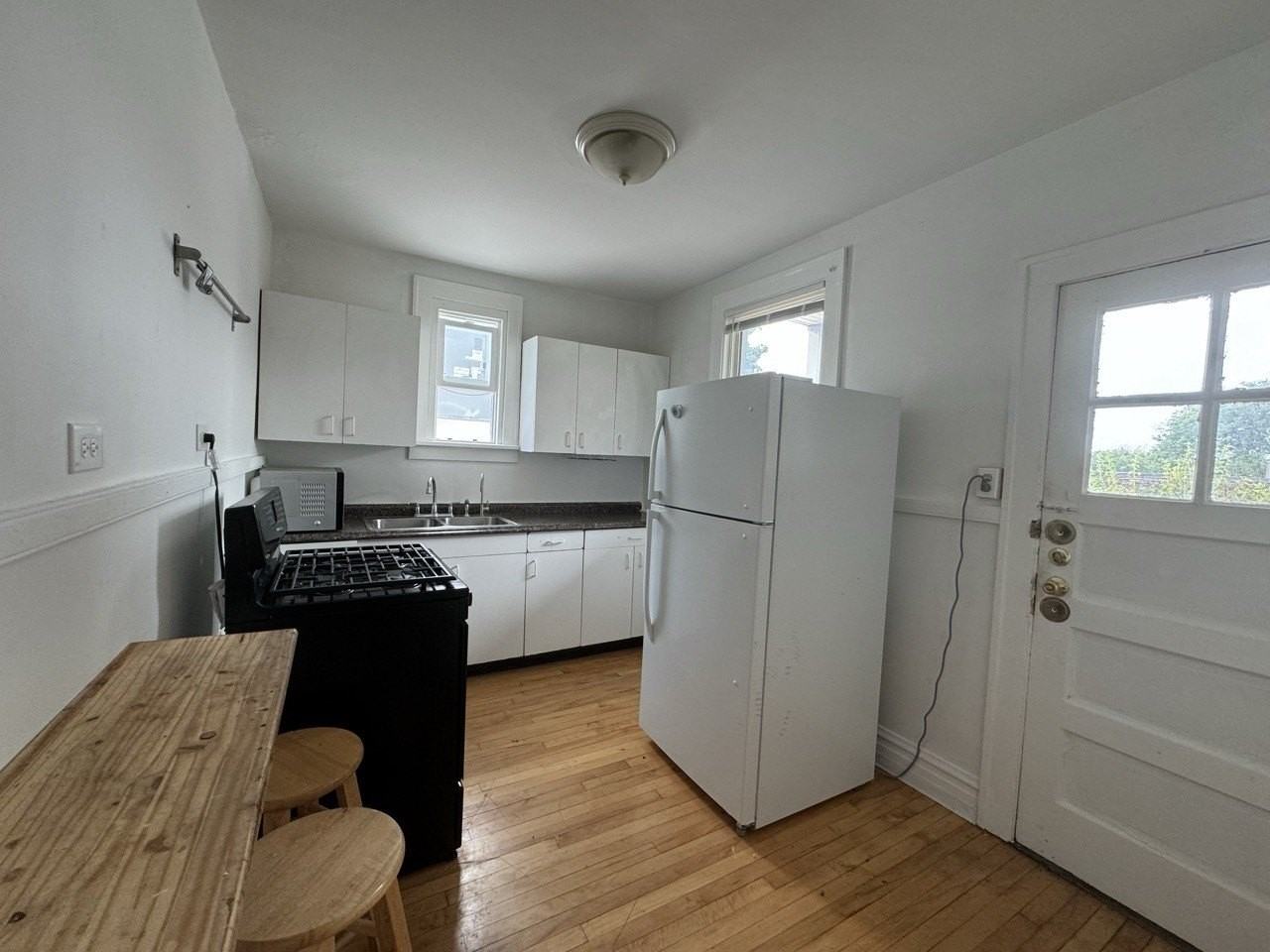 28W573 Stafford Pl #5 - Photo 3 of 11