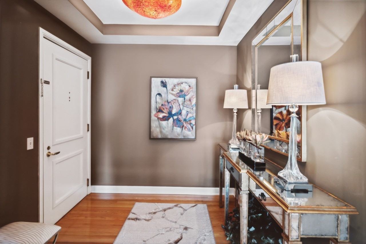 445 E N Water Street unit: 1305 - Photo 3 of 33