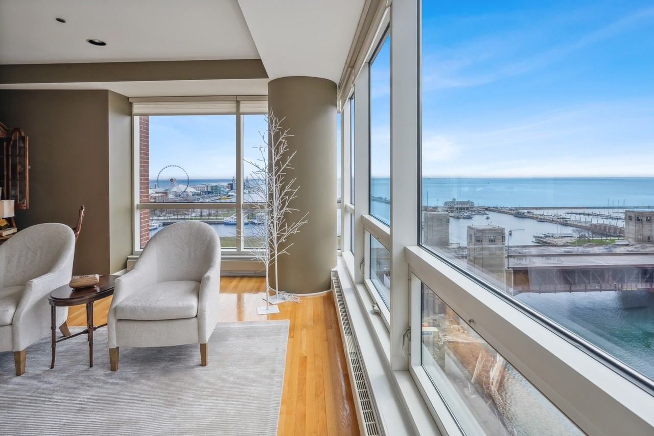 445 E N Water Street unit: 1305 - Photo 6 of 33