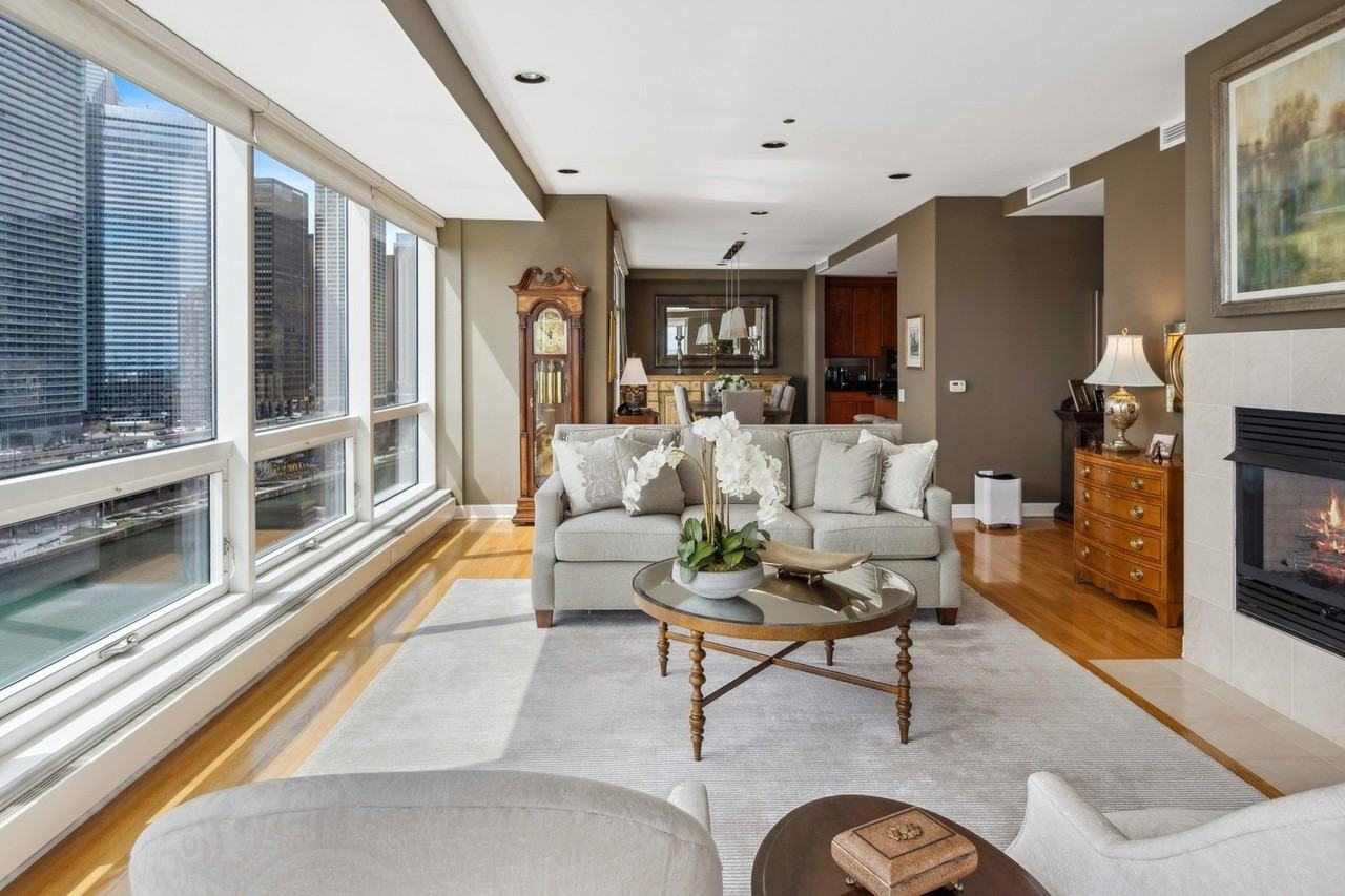 445 E N Water Street unit: 1305 - Photo 7 of 33