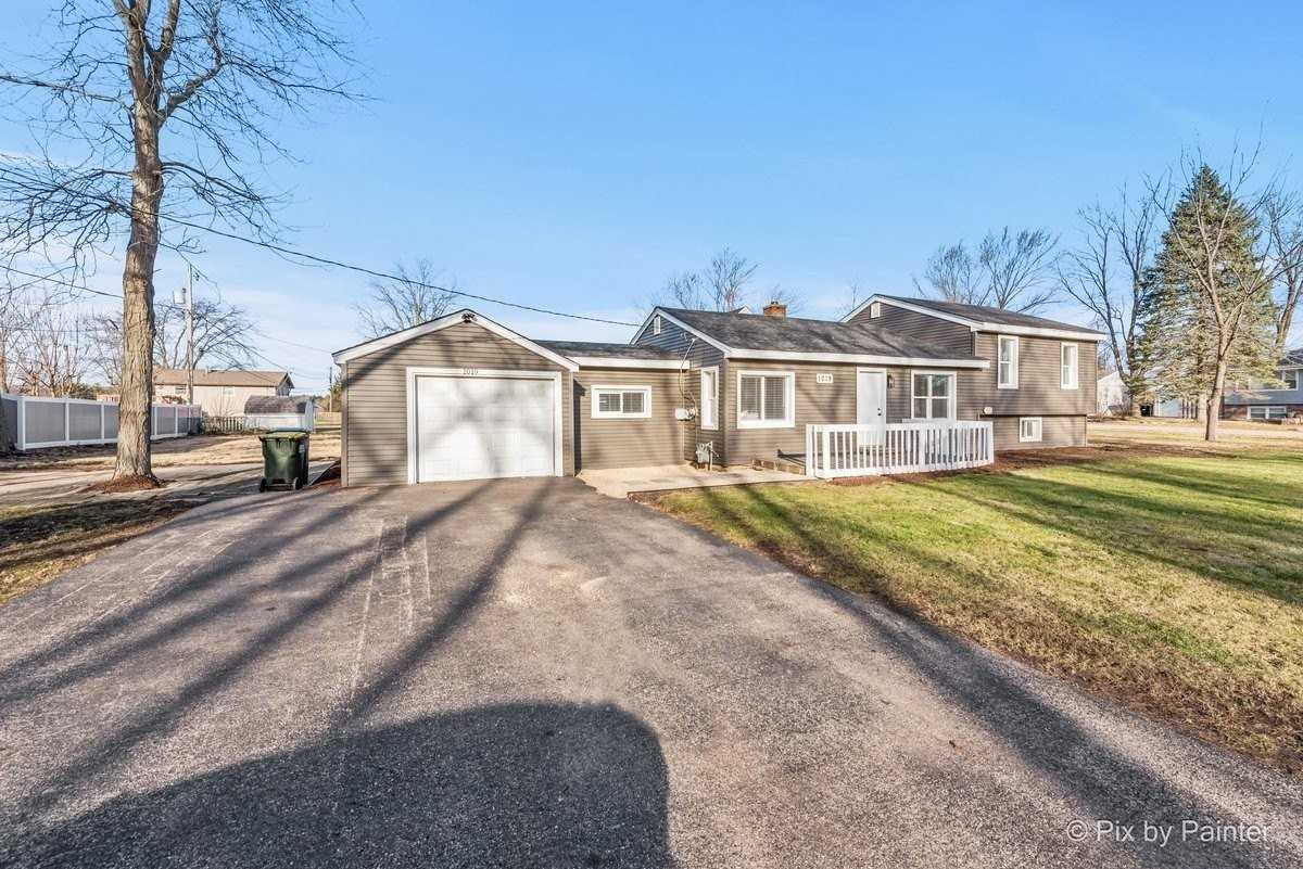 1019 Maple St - Photo 2 of 31