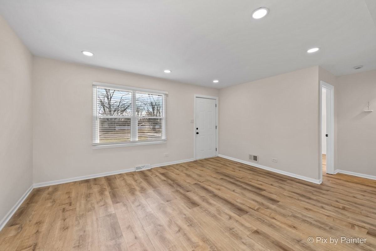 1019 Maple St - Photo 4 of 31