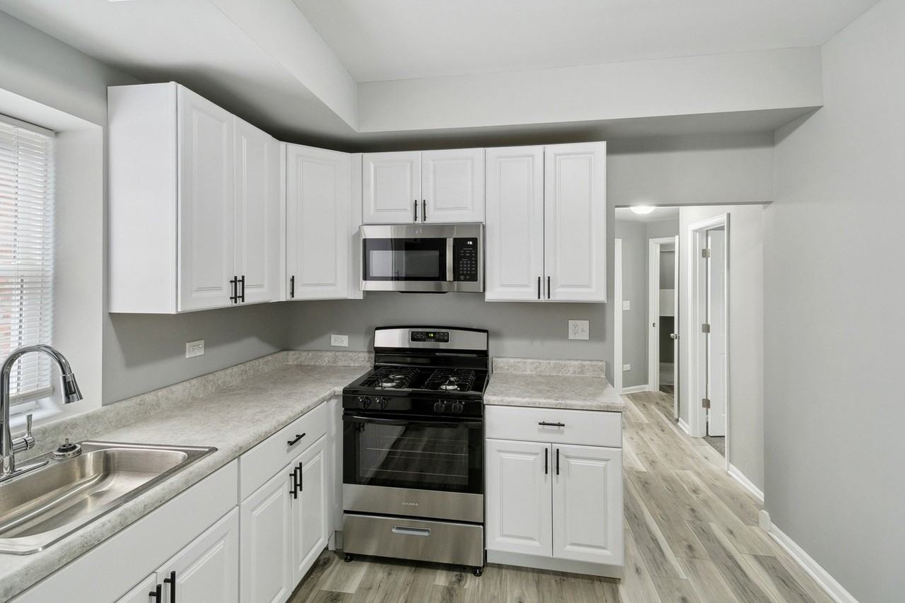 9305 S Homan Ave #1 - Photo 3 of 17