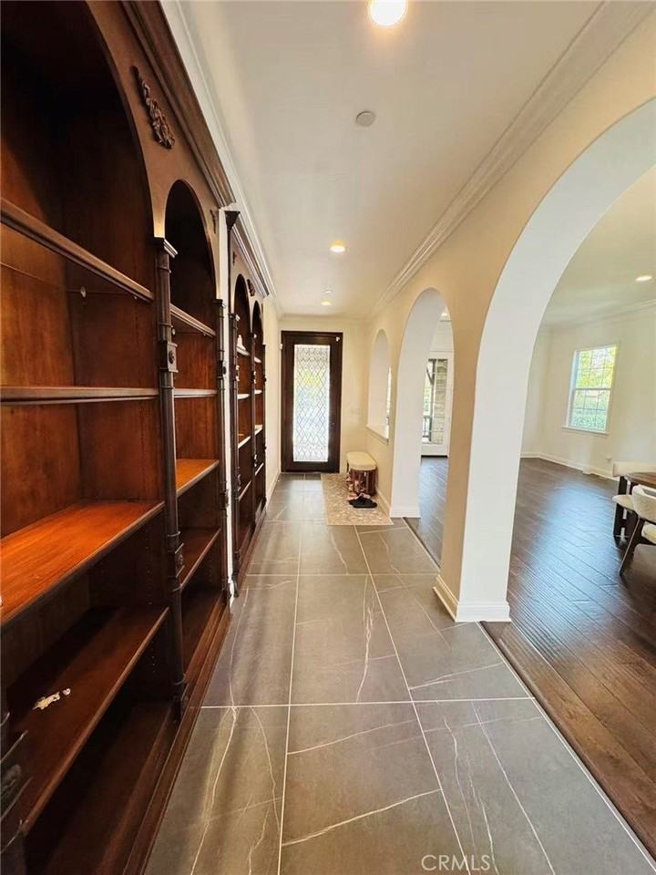 12 Basilica Pl - Photo 2 of 18