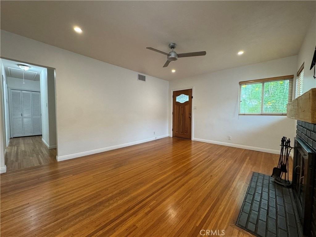 240 S Mariposa St - Photo 4 of 29