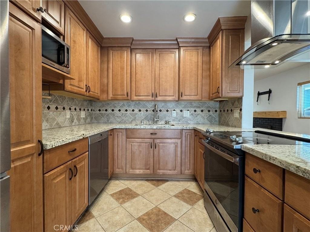 240 S Mariposa St - Photo 7 of 29