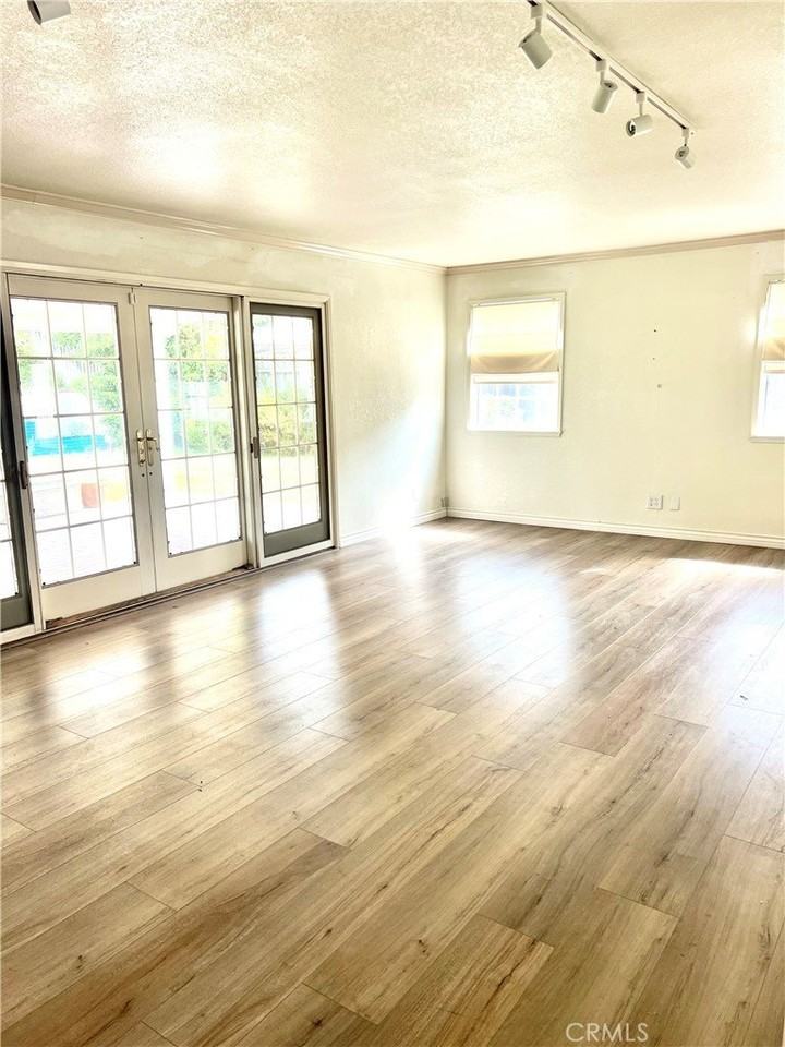 1341 E Meda Ave - Photo 5 of 39