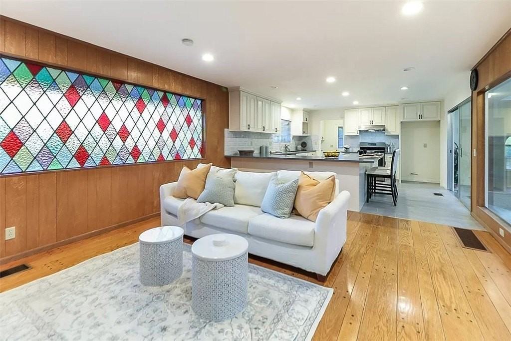 584 W 22nd St - Photo 6 of 24