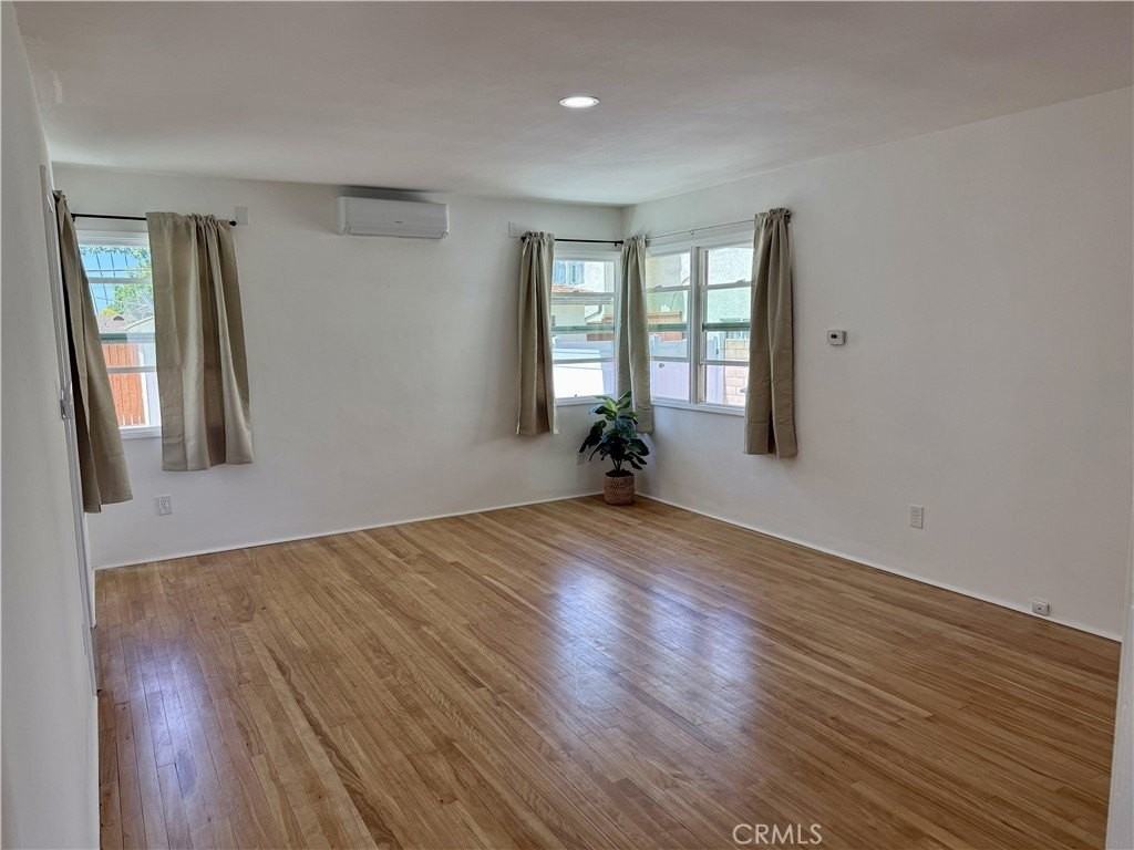 719 S Walnut Ave - Photo 2 of 8