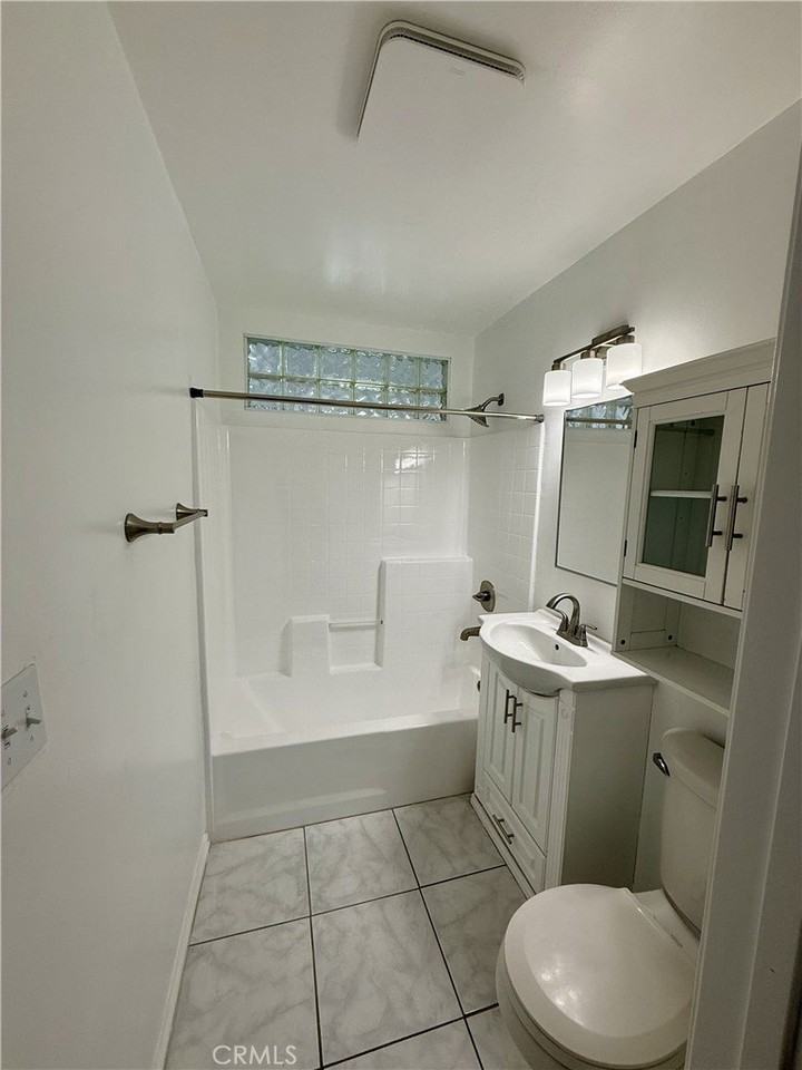 719 S Walnut Ave - Photo 4 of 8