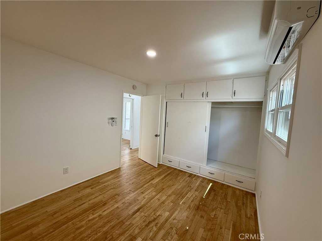 719 S Walnut Ave - Photo 5 of 8