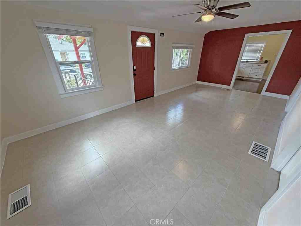 810 Pine St - Photo 4 of 25