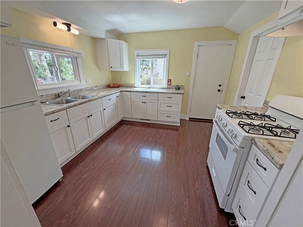 810 Pine St - Photo 5 of 25