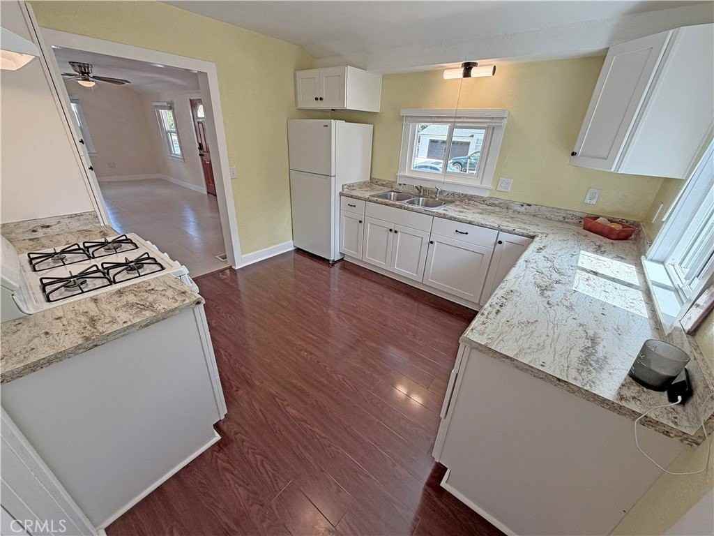 810 Pine St - Photo 6 of 25