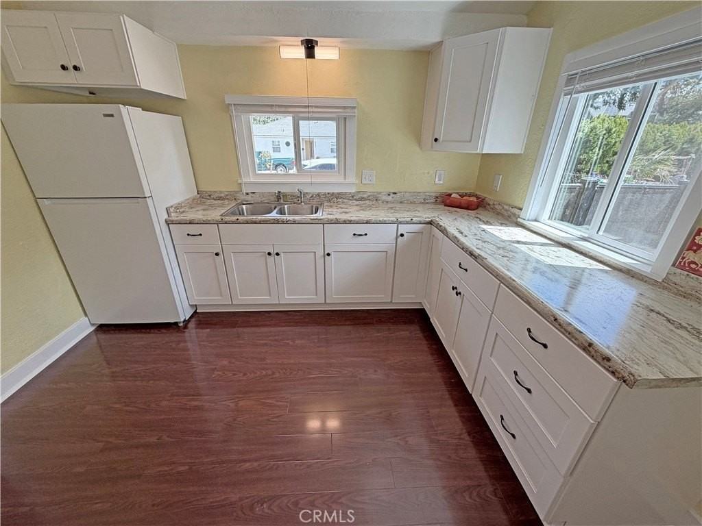 810 Pine St - Photo 7 of 25