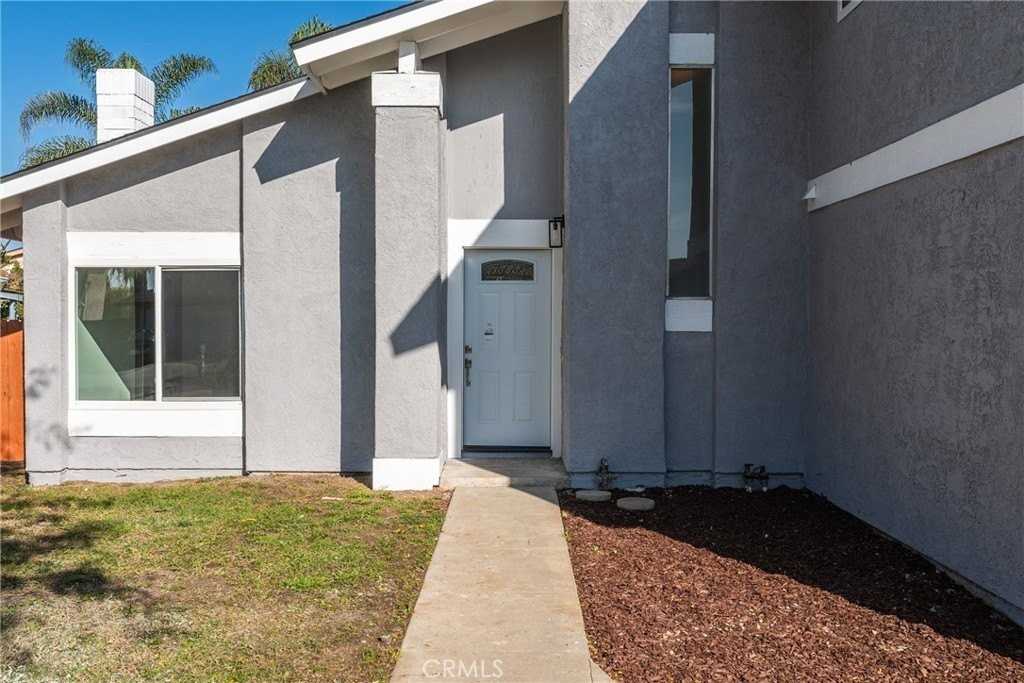 22042 Tanager St - Photo 4 of 42