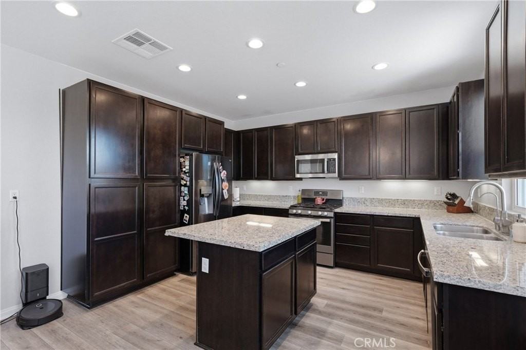 1176 Woodbury Ln - Photo 5 of 50