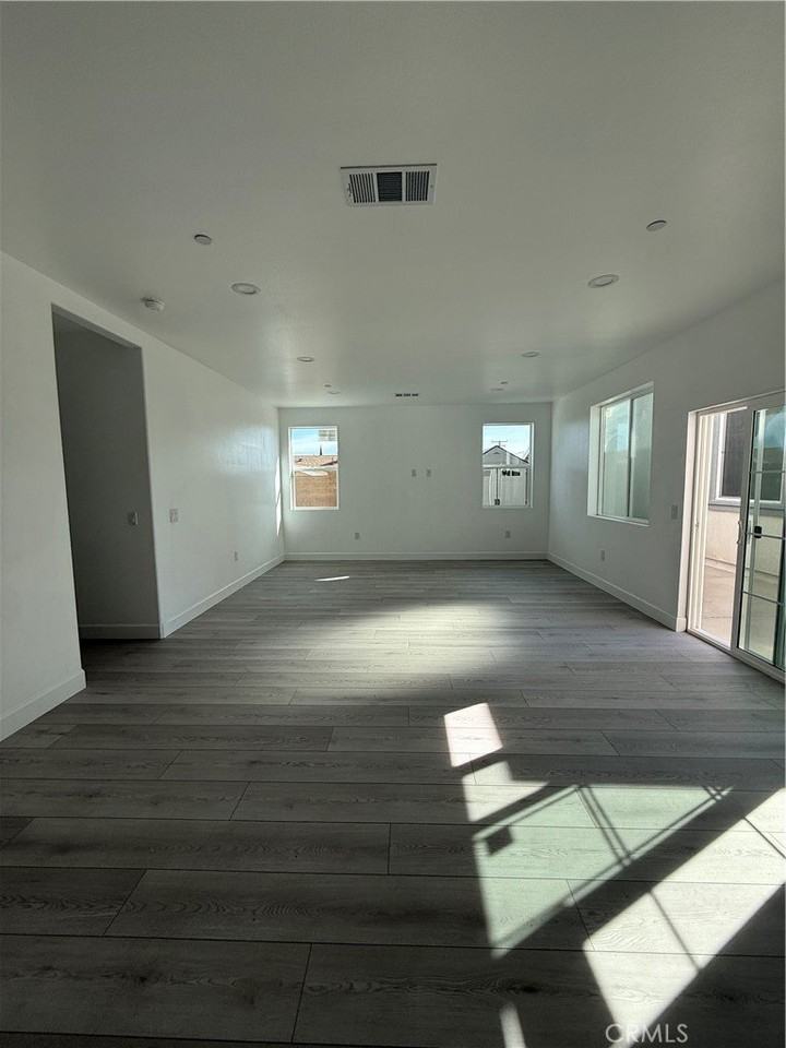 6590 Almeria Ave - Photo 3 of 12