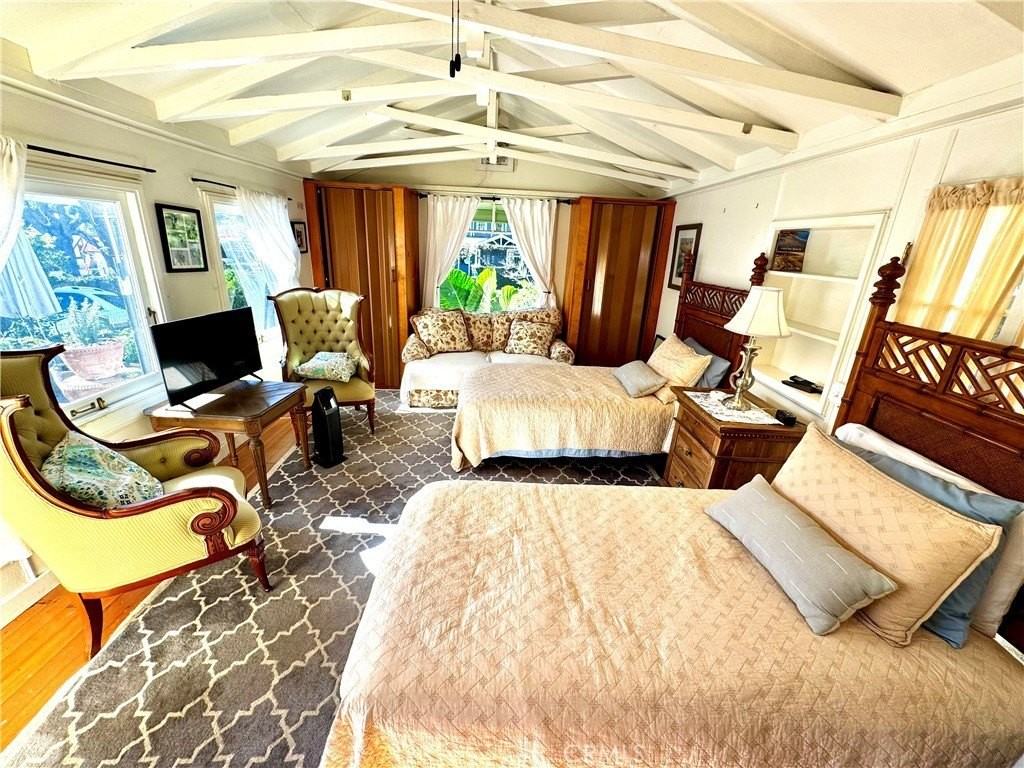 455 Myrtle St - Photo 3 of 9