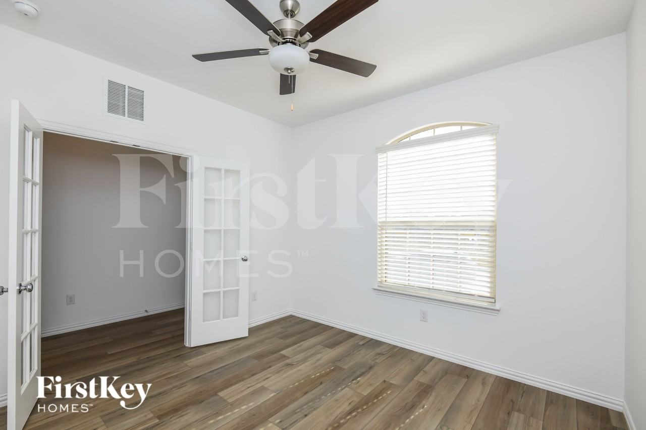 2516 Northcote Dr - Photo 3 of 16