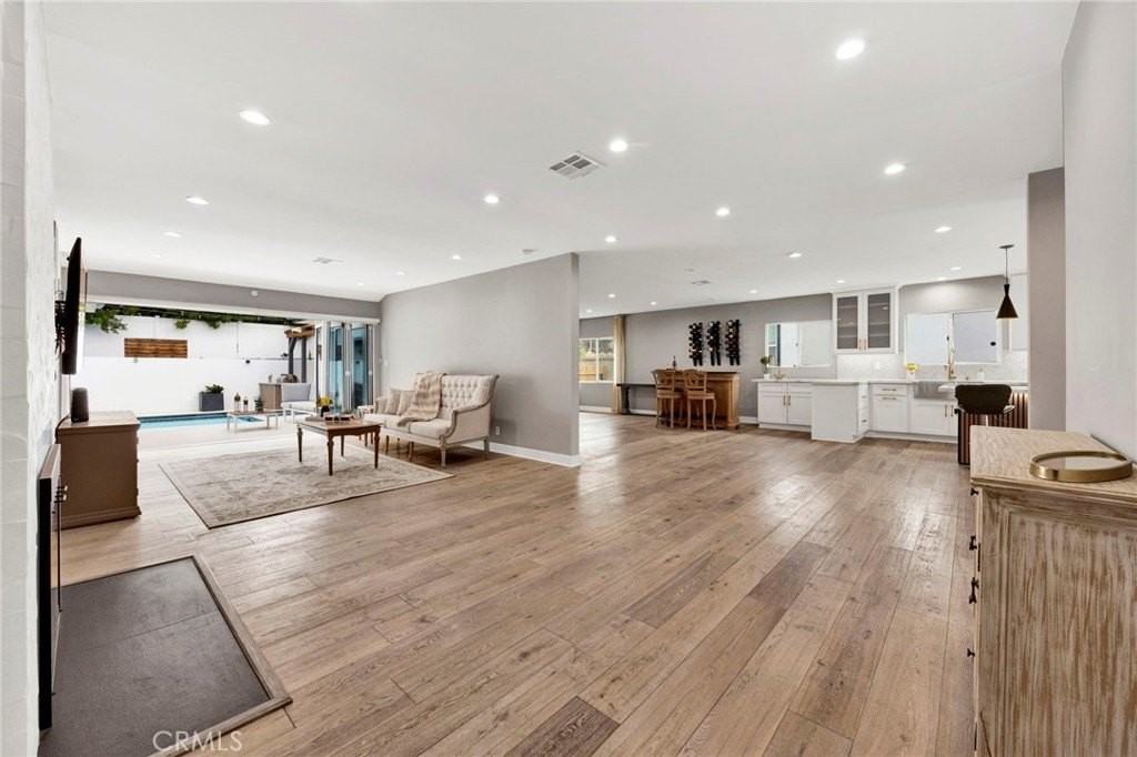 4912 Alonzo Ave - Photo 4 of 10