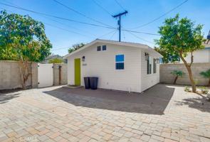 featured image of 554 S Lemon St #B