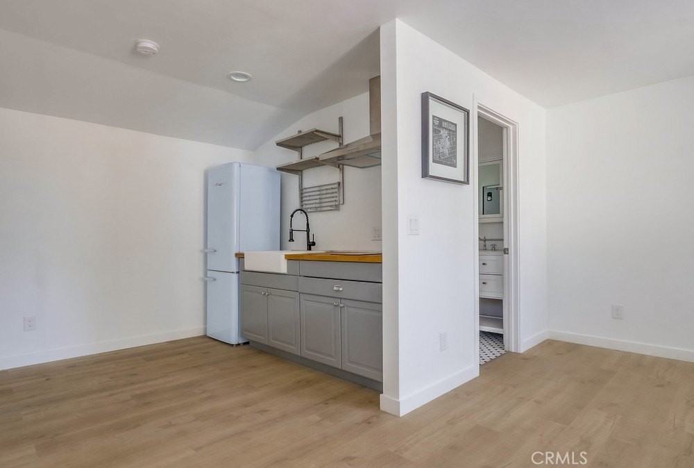 554 S Lemon St #B - Photo 7 of 10