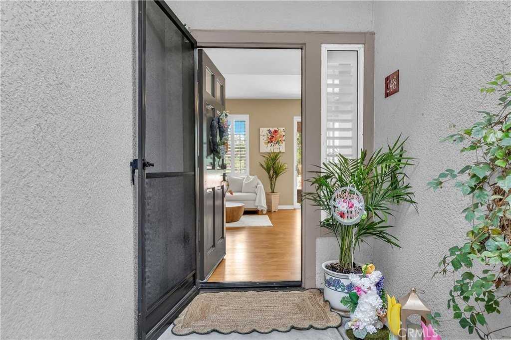 248 California Ct - Photo 2 of 35