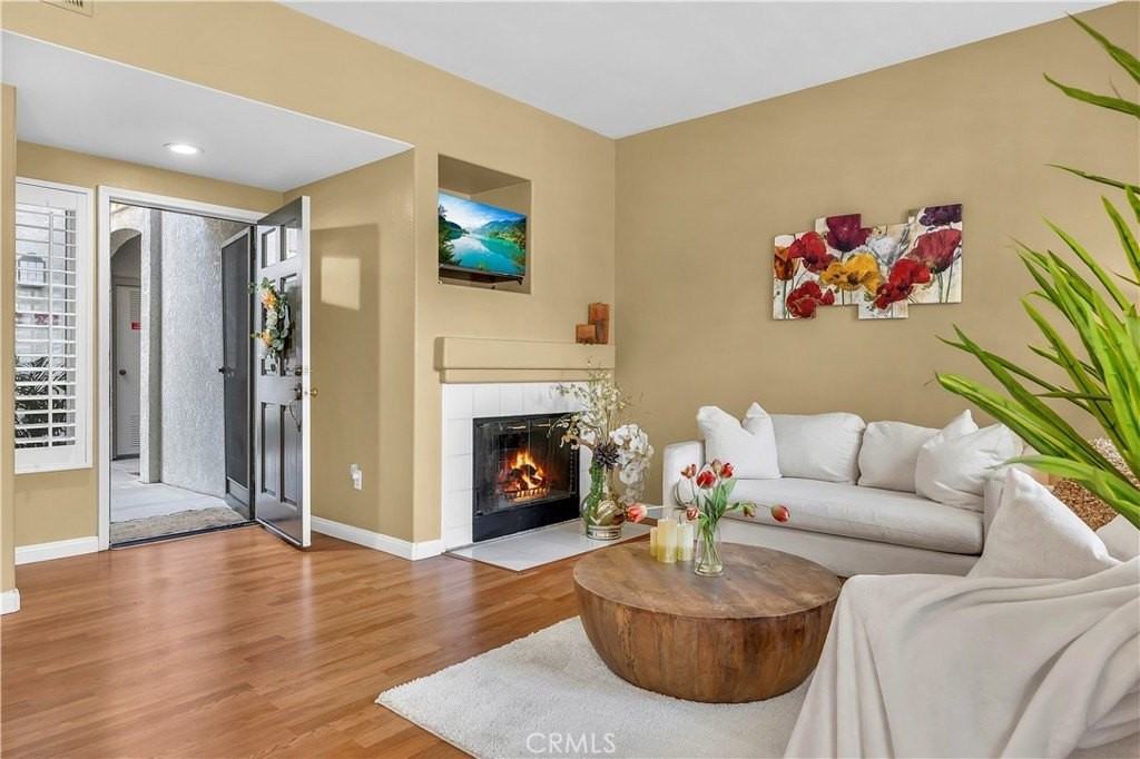 248 California Ct - Photo 5 of 35