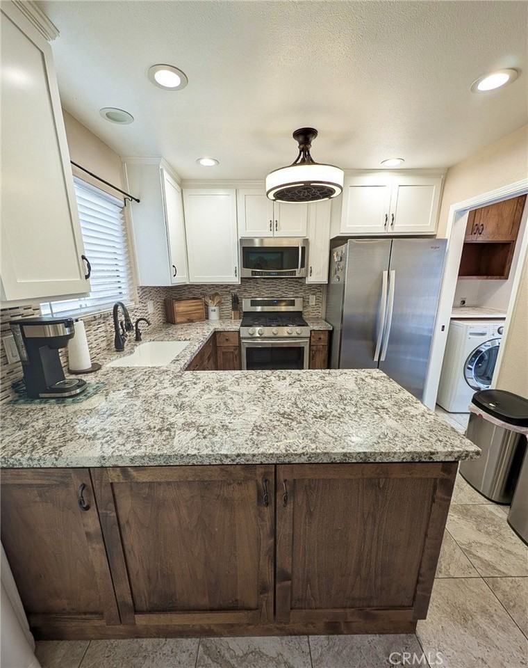 1233 Farroll Ave #B - Photo 7 of 16