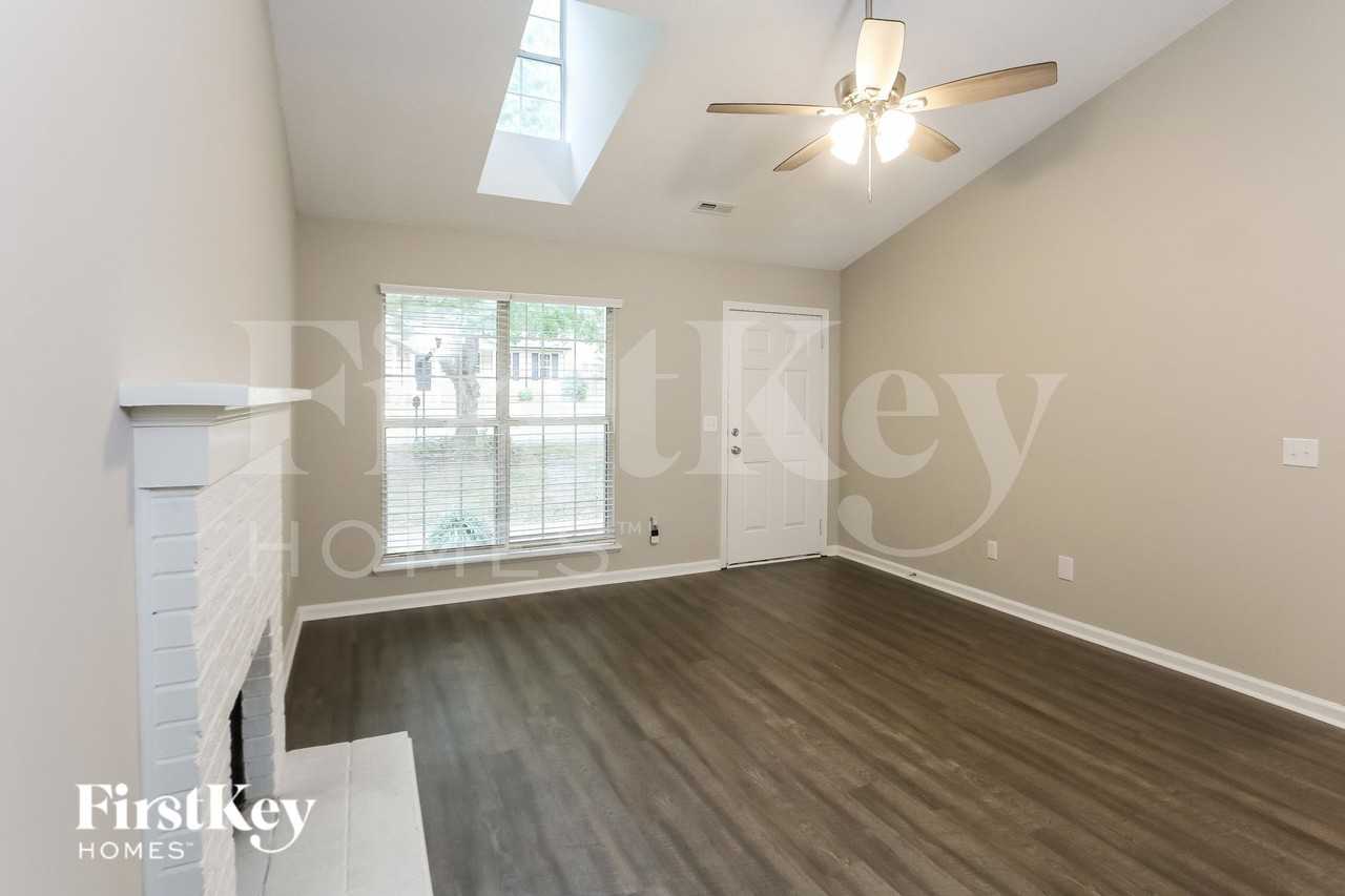 204 Coventry Dr - Photo 3 of 15