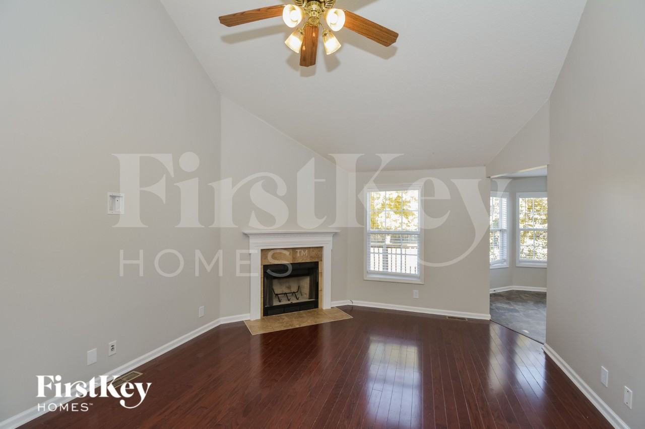 3890 Mackenzie Dr - Photo 2 of 15