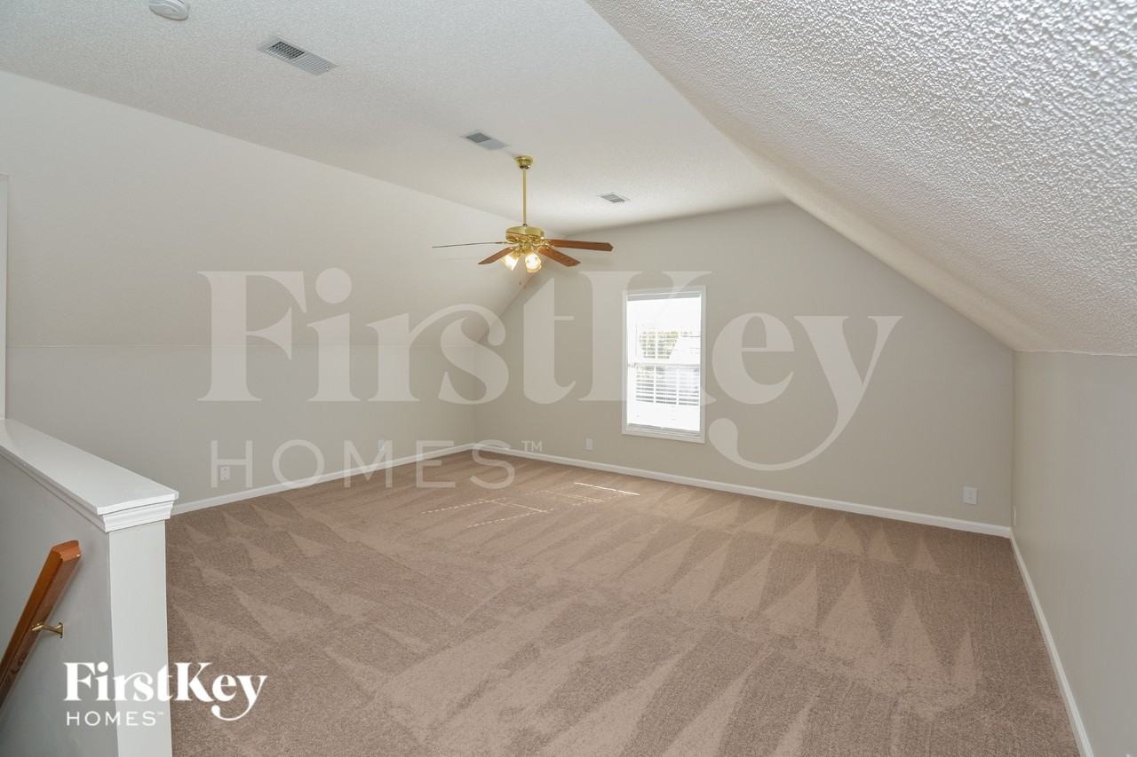 3890 Mackenzie Dr - Photo 5 of 15