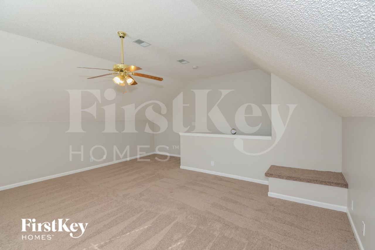 3890 Mackenzie Dr - Photo 6 of 15