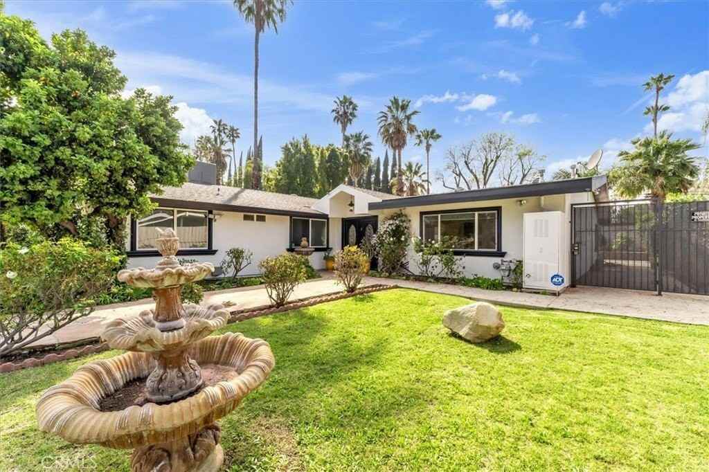 6201 Corbin Ave - Photo 6 of 37