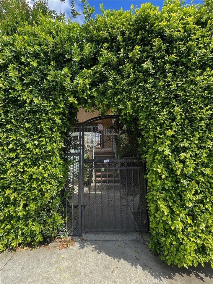 15527 Parthenia St #4 - Photo 2 of 19