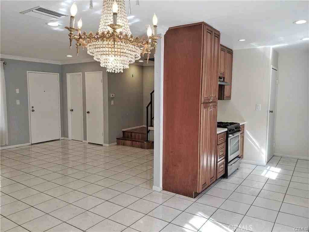 15527 Parthenia St #4 - Photo 5 of 19