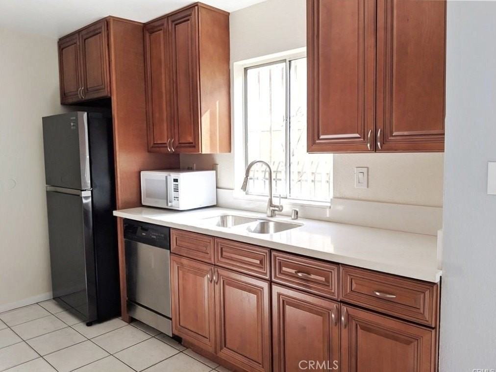 15527 Parthenia St #4 - Photo 6 of 19