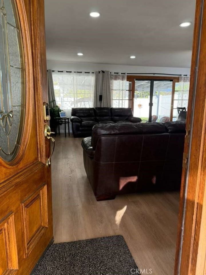 6601 Woodlake Ave - Photo 5 of 27