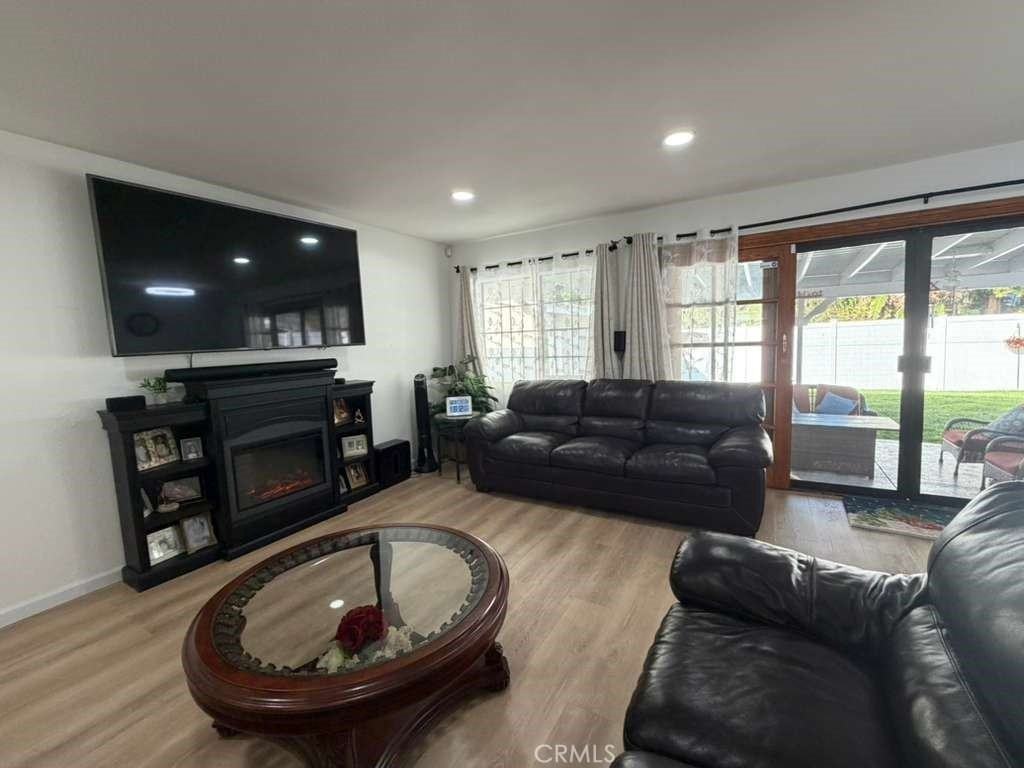 6601 Woodlake Ave - Photo 6 of 27