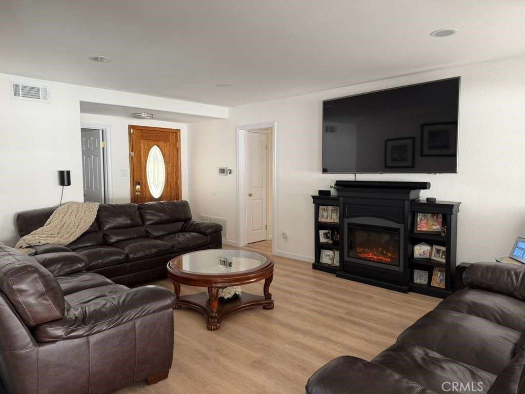 6601 Woodlake Ave - Photo 7 of 27