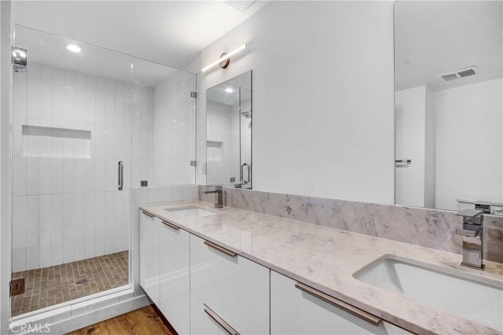 4409 Saugus Ave #104 - Photo 6 of 9