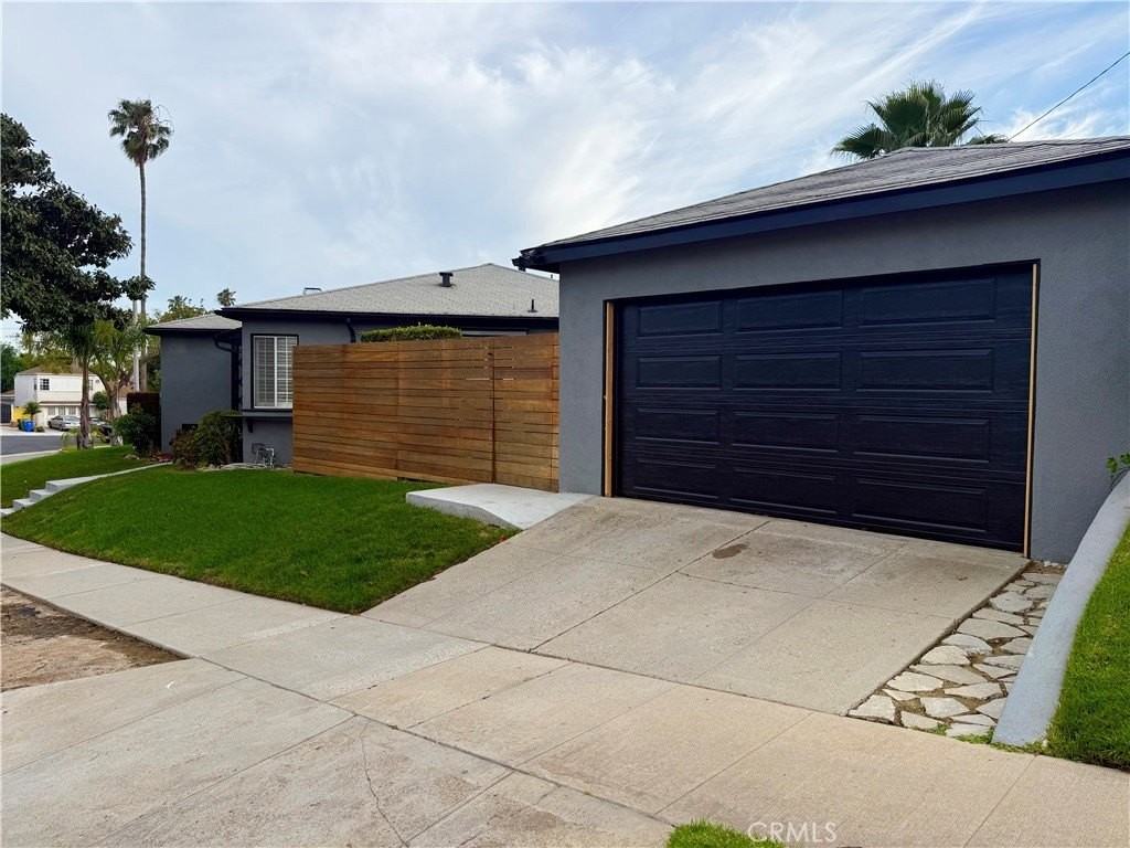 5541 Harcross Dr - Photo 4 of 32