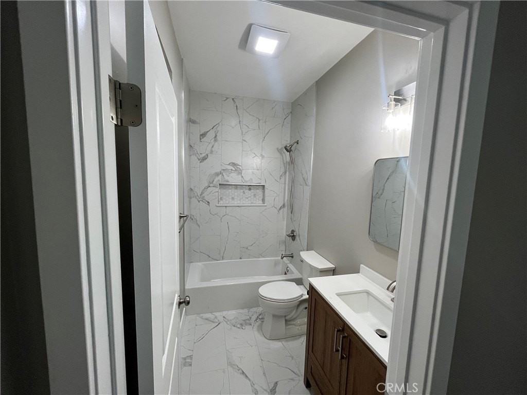 9335 Chimney Rock Ln - Photo 5 of 41